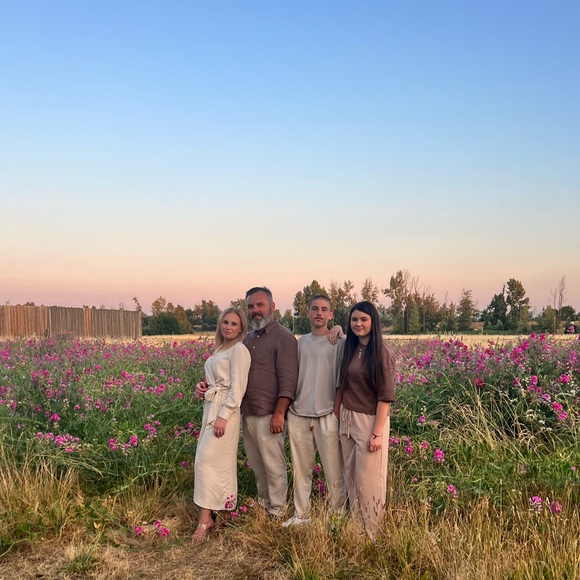 Meet your Posher, Alena - Picture 2 of 2